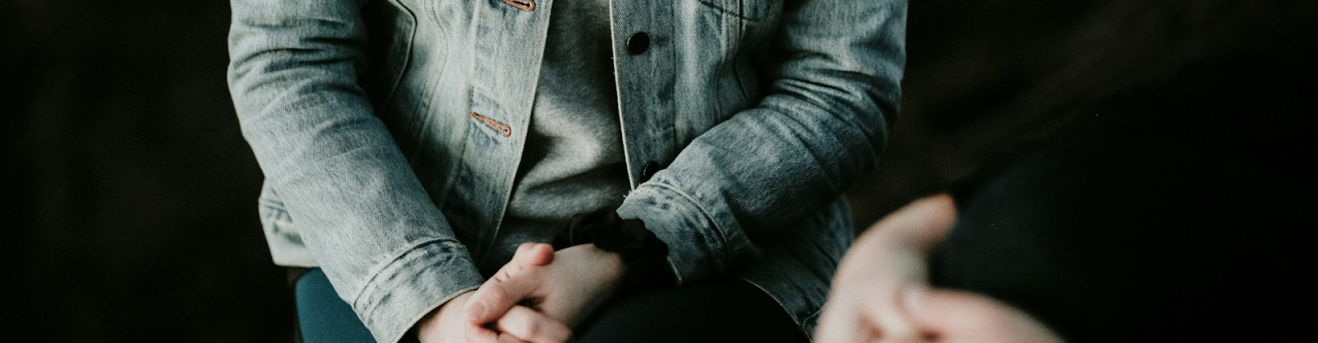 woman wearing gray jacket